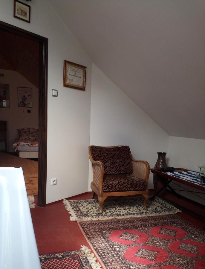 Orli Hnizdo At Chateau Novak Křivoklát Eksteriør billede