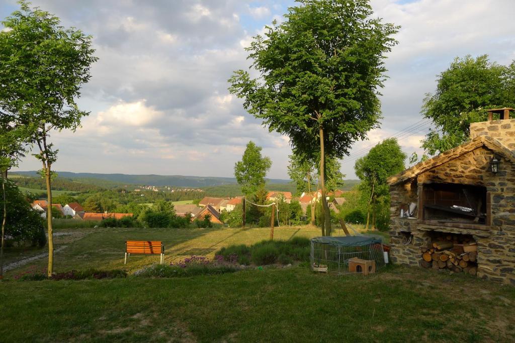 Orli Hnizdo At Chateau Novak Křivoklát Eksteriør billede